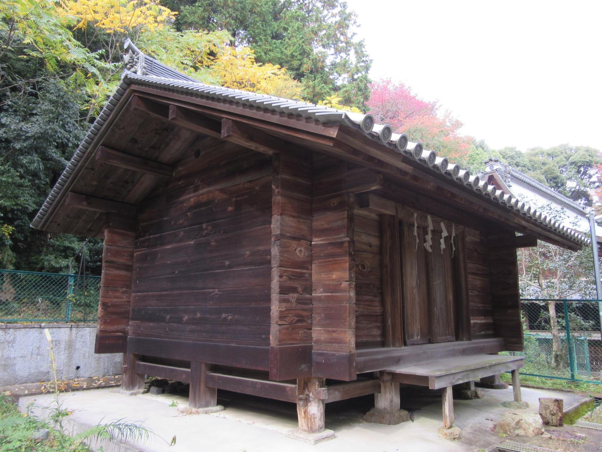 自玉手祭来酒解神社 神輿庫