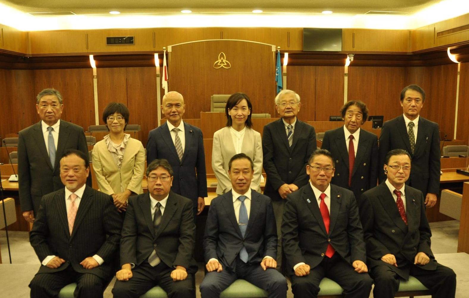 大山崎町議会議員の集合写真